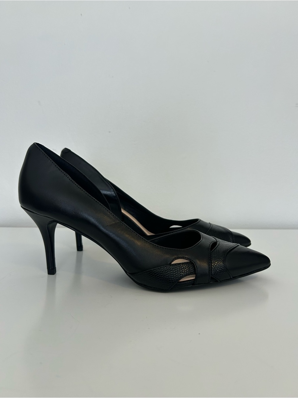 Nine West Black leather pointed toe pumps heels